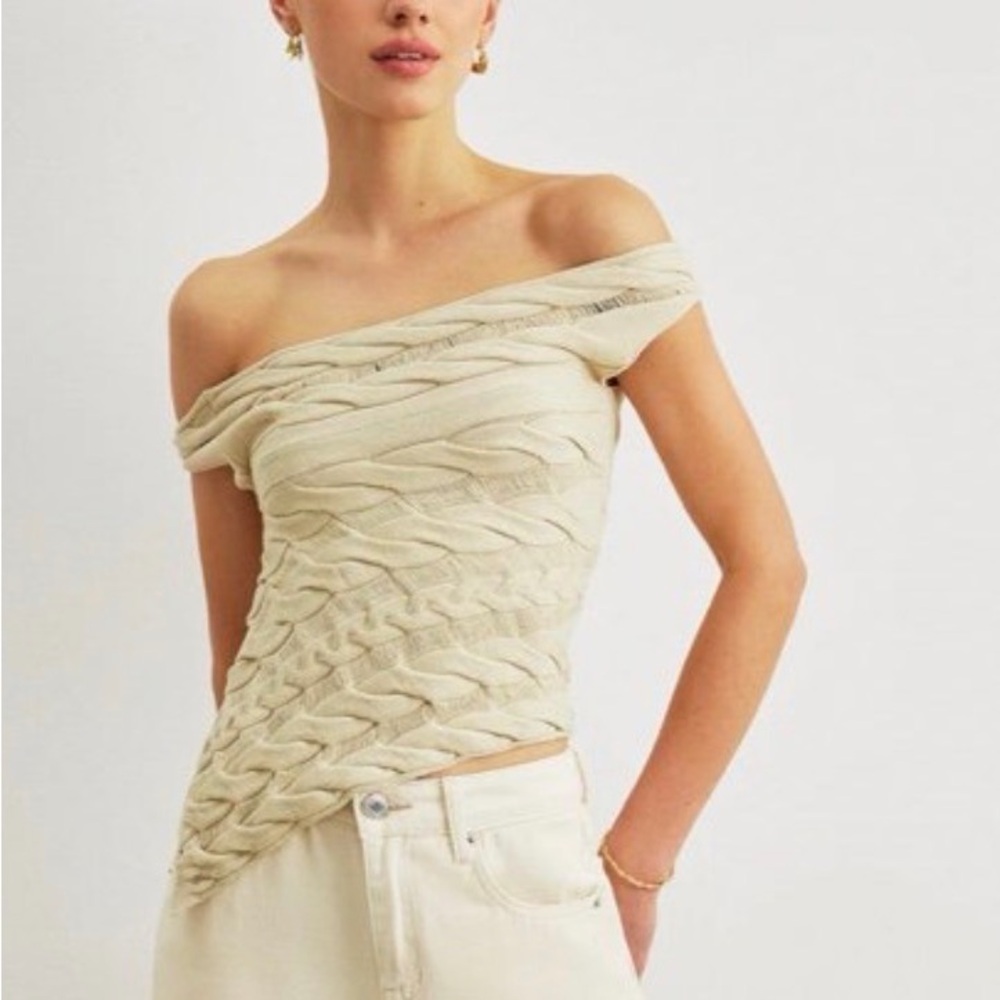 NWOT Commense Off-Shoulder Textured Crop Top in Cream
